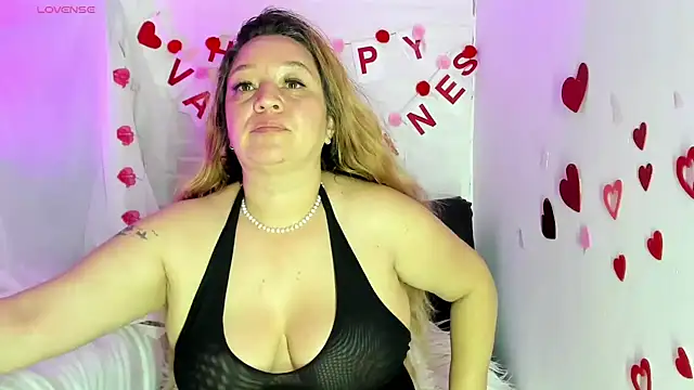 Snapshot of AndreaLombana chatting on 12, 2, 2025 AndreaLombana online show from 12, 2, 2025