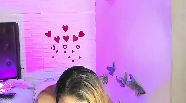 Snapshot of AndreaLombana chatting on 2, 3, 2025 AndreaLombana online show from 2, 3, 2025