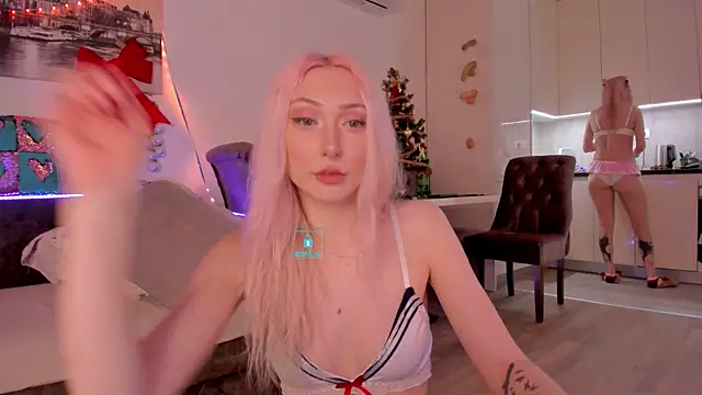 Snapshot of AlexRoseLiRed chatting on 8, 1, 2025 AlexRoseLiRed online show from 8, 1, 2025