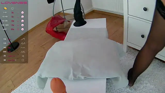 Snapshot of Latina_daily chatting on 5, 2, 2025 Latina daily online show from 5, 2, 2025