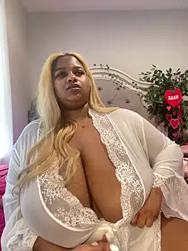 BigFineSelena online show from 5, 2, 2025