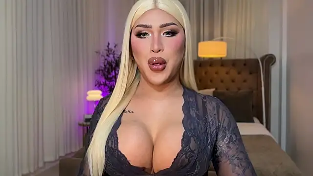 Snapshot of Your_Majesty_Tyra chatting on 21, 10, 2025 Your Majesty Tyra online show from 21, 10, 2025