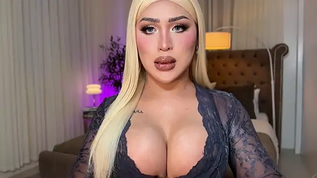 Snapshot of Your_Majesty_Tyra chatting on 23, 10, 2025 Your Majesty Tyra online show from 23, 10, 2025