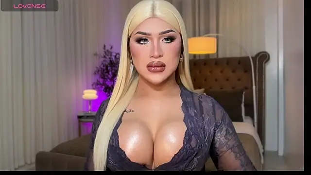 Snapshot of Your_Majesty_Tyra chatting on 3, 11, 2025 Your Majesty Tyra online show from 3, 11, 2025