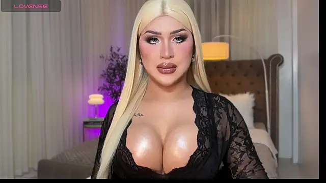 Snapshot of Your_Majesty_Tyra chatting on 13, 11, 2025 Your Majesty Tyra online show from 13, 11, 2025