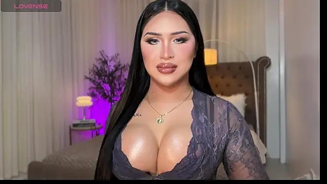 Snapshot of Your_Majesty_Tyra chatting on 21, 11, 2025 Your Majesty Tyra online show from 21, 11, 2025