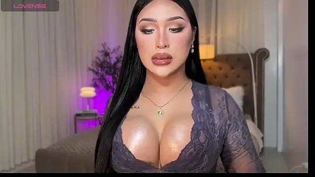 Snapshot of Your_Majesty_Tyra chatting on 23, 11, 2025 Your Majesty Tyra online show from 23, 11, 2025