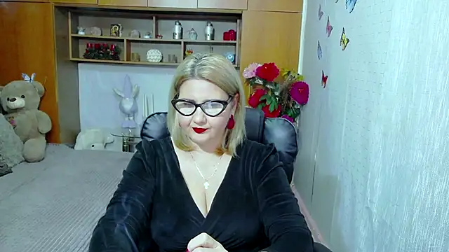 LucilleFenlys online show from 16, 9, 2025