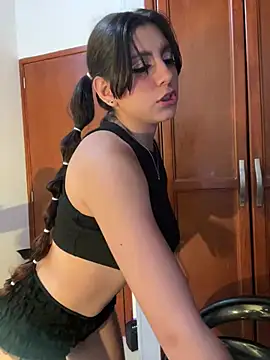 Snapshot of loolla_23 chatting on 25, 2, 2025 loolla 23 online show from 25, 2, 2025