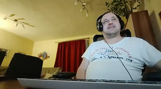 Stevie Little online show from 2, 2, 2025