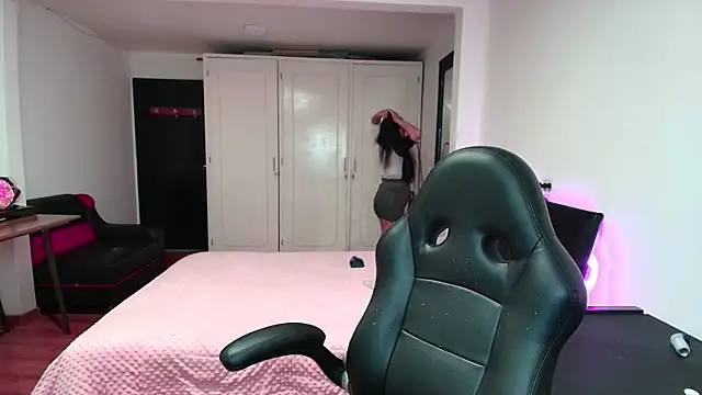 Snapshot of yesie_hot chatting on 30, 9, 2025 yesie hot online show from 30, 9, 2025