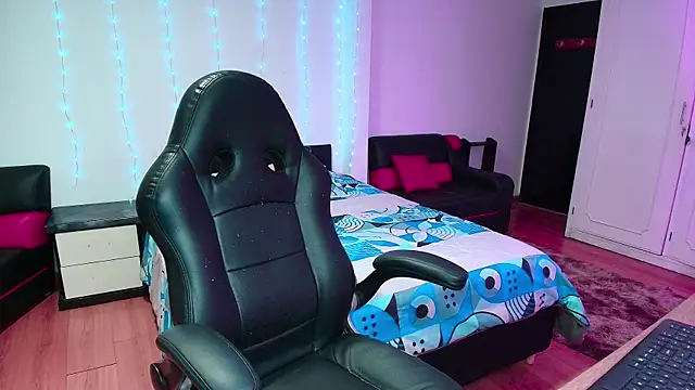 Snapshot of yesie_hot chatting on 2, 12, 2025 yesie hot online show from 2, 12, 2025