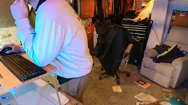 Snapshot of cumhungrybottom4u chatting on 2, 3, 2026 cumhungrybottom4u online show from 2, 3, 2026