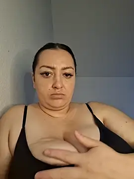 Snapshot of mihaelaa chatting on 22, 10, 2025 mihaelaa online show from 22, 10, 2025