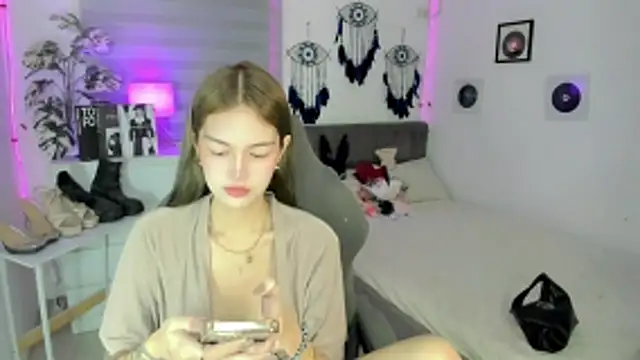 Snapshot of AlexandraMooree chatting on 2, 4, 2026 AlexandraMooree online show from 2, 4, 2026