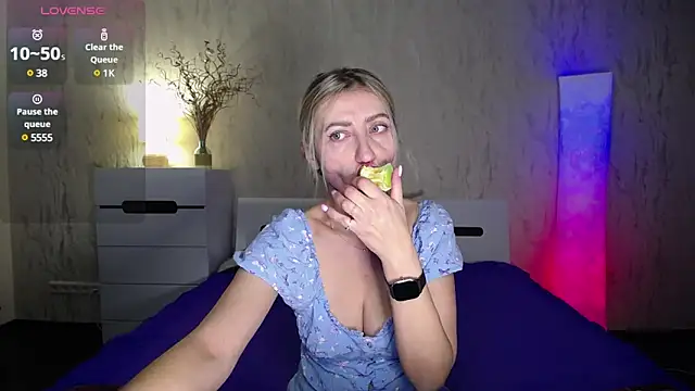 ZoeGrant online show from 4, 3, 2025