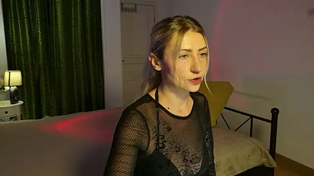Snapshot of ZoeGrant chatting on 19, 5, 2026 ZoeGrant online show from 19, 5, 2026
