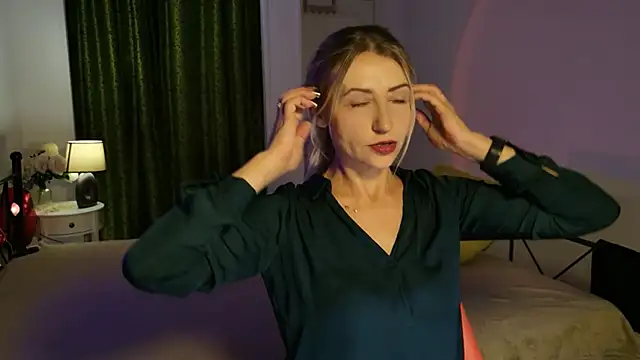 Snapshot of ZoeGrant chatting on 28, 5, 2026 ZoeGrant online show from 28, 5, 2026