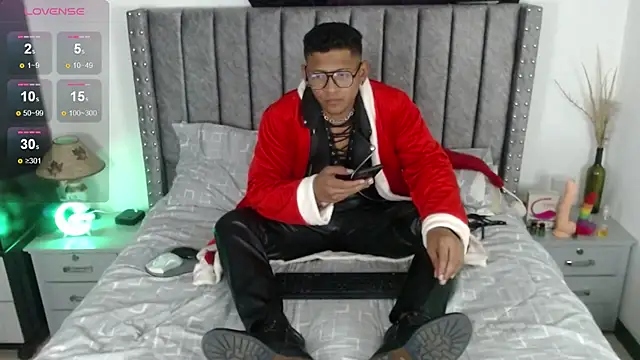 Snapshot of TomLover_12 chatting on 18, 12, 2024 TomLover 12 online show from 18, 12, 2024