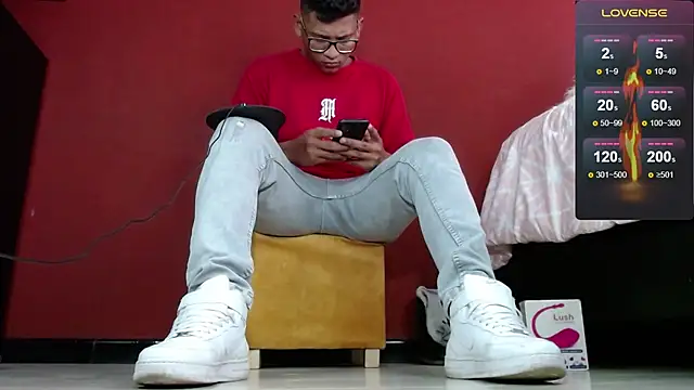 Snapshot of TomLover_12 chatting on 7, 2, 2025 TomLover 12 online show from 7, 2, 2025