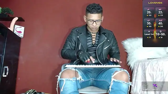 Snapshot of TomLover_12 chatting on 12, 2, 2025 TomLover 12 online show from 12, 2, 2025