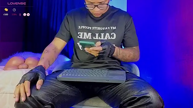 Snapshot of TomLover_12 chatting on 5, 10, 2025 TomLover 12 online show from 5, 10, 2025