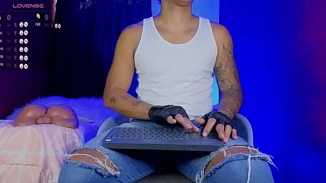 Snapshot of TomLover_12 chatting on 8, 10, 2025 TomLover 12 online show from 8, 10, 2025