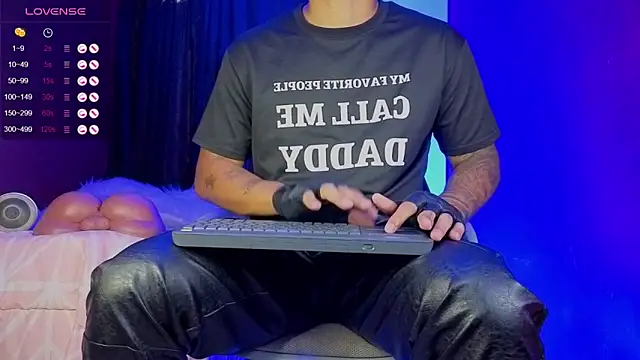 Snapshot of TomLover_12 chatting on 9, 10, 2025 TomLover 12 online show from 9, 10, 2025