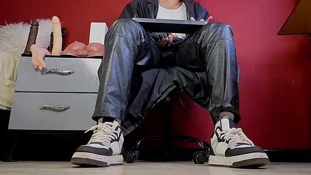 Snapshot of TomLover_12 chatting on 7, 11, 2025 TomLover 12 online show from 7, 11, 2025