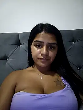 Snapshot of AnnRosse18 chatting on 5, 1, 2025 AnnRosse18 online show from 5, 1, 2025