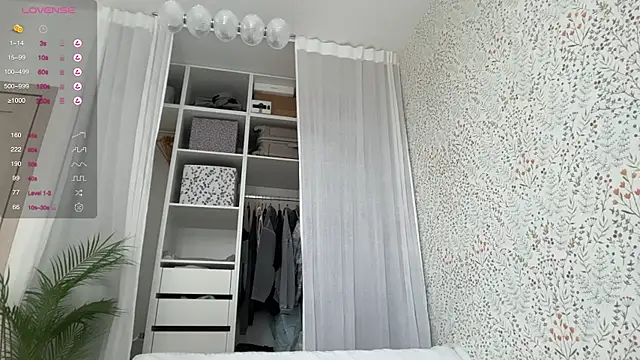 Snapshot of Evan__White_ chatting on 14, 9, 2025 Evan White online show from 14, 9, 2025