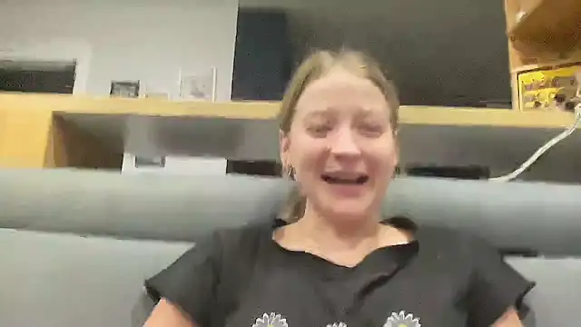 Snapshot of CharmingSarah chatting on 9, 12, 2024 CharmingSarah online show from 9, 12, 2024