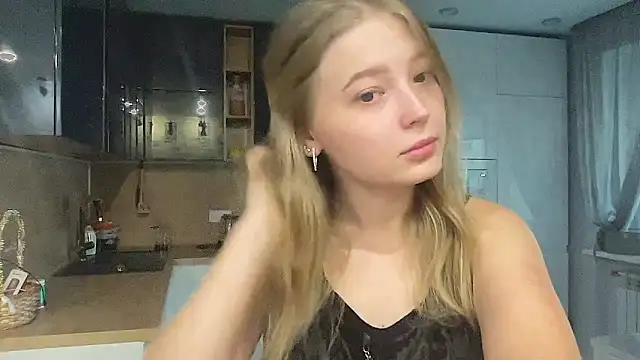 Snapshot of CharmingSarah chatting on 10, 9, 2025 CharmingSarah online show from 10, 9, 2025