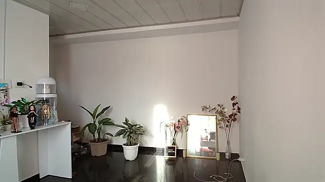 NicoleCortez online show from 12, 1, 2025