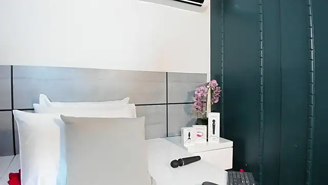 EmmaSmith2 online show from 20, 12, 2025