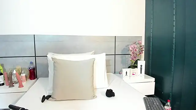 EmmaSmith2 online show from 8, 1, 2026