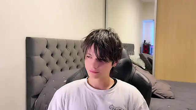 Snapshot of SasukeUhchiaa chatting on 3, 1, 2025 SasukeUhchiaa online show from 3, 1, 2025