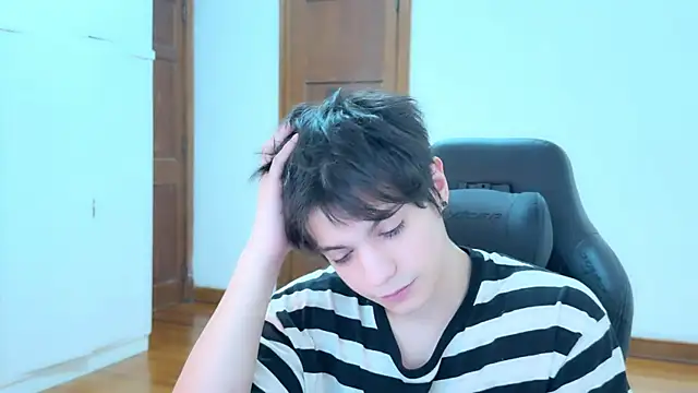 Snapshot of SasukeUhchiaa chatting on 14, 9, 2025 SasukeUhchiaa online show from 14, 9, 2025