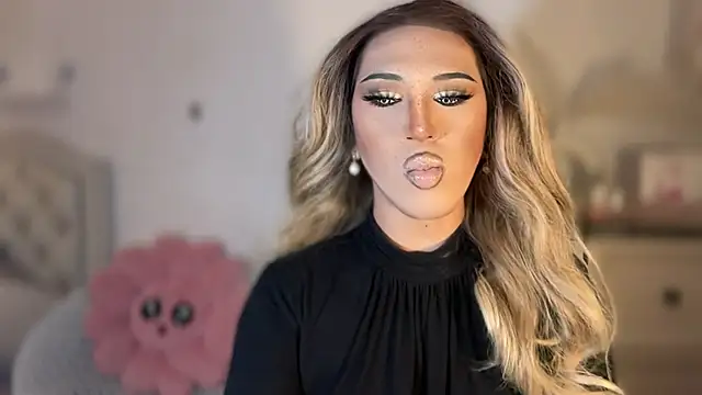 Ts glamxxxx online show from 6, 11, 2025