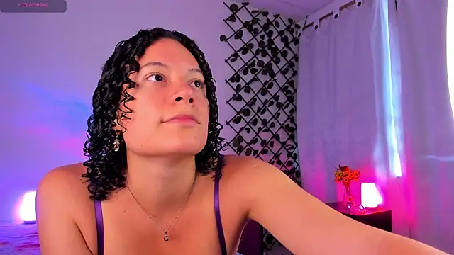 Snapshot of cailynhot chatting on 18, 6, 2026 cailynhot online show from 18, 6, 2026