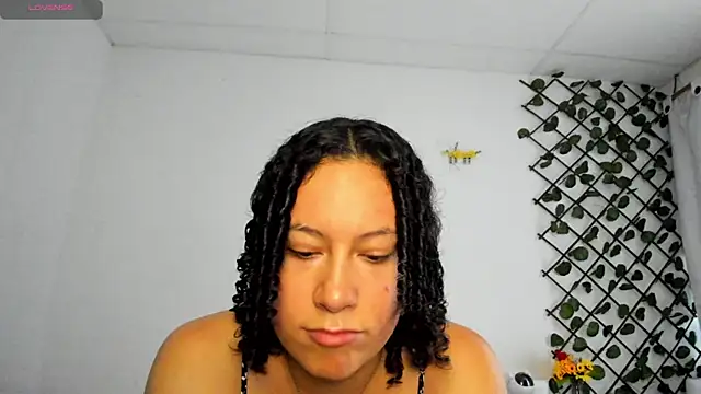Snapshot of cailynhot chatting on 8, 7, 2026 cailynhot online show from 8, 7, 2026