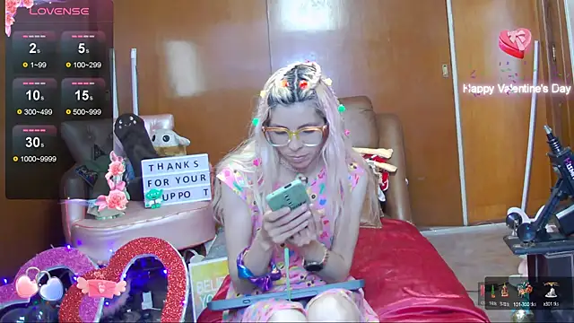 Skinygirl online show from 10, 12, 2024