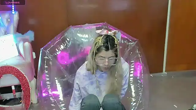 Skinygirl online show from 15, 3, 2026