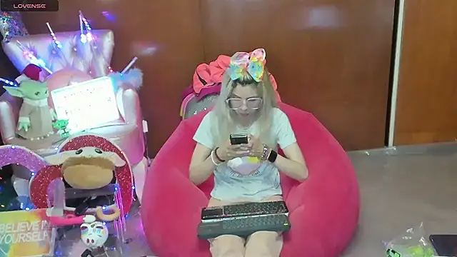 Snapshot of Skinygirl chatting on 9, 7, 2026 Skinygirl online show from 9, 7, 2026