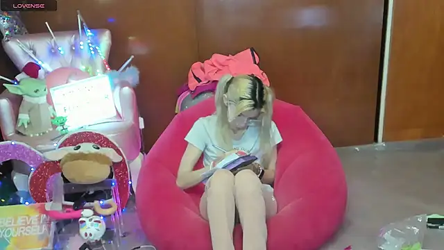 Snapshot of Skinygirl chatting on 10, 7, 2026 Skinygirl online show from 10, 7, 2026