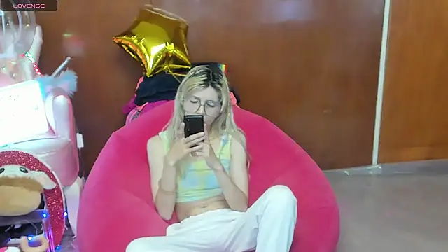 Snapshot of Skinygirl chatting on 21, 7, 2026 Skinygirl online show from 21, 7, 2026