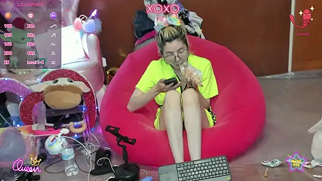 Snapshot of Skinygirl chatting on 2, 8, 2026 Skinygirl online show from 2, 8, 2026