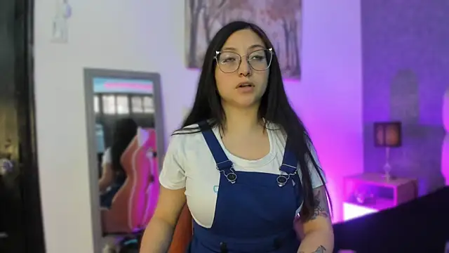 lucy neil online show from 11, 2, 2025