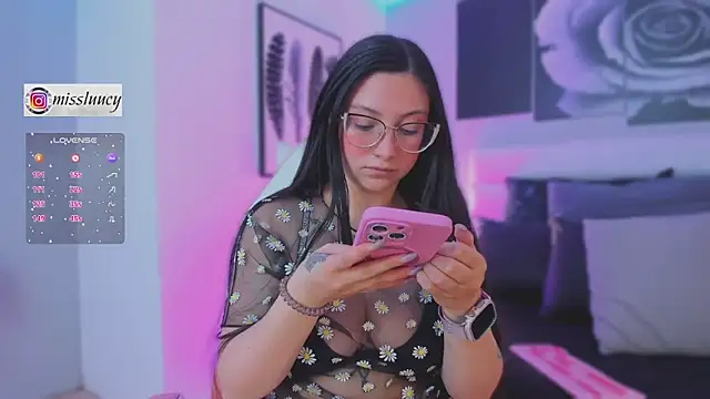 lucy neil online show from 30, 9, 2025