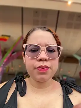 Snapshot of Lucyklein2022 chatting on 7, 6, 2026 Lucyklein2022 online show from 7, 6, 2026
